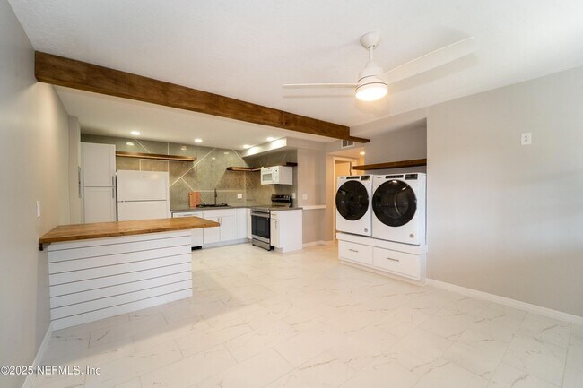 Building Photo - 5455 Pelican Way