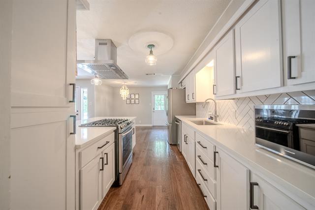 Building Photo - 807 Eastcliff Dr