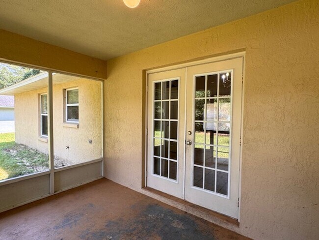 Building Photo - Price Temporary Price Drop!!! Great SE Oca...
