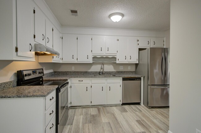 Building Photo - 105 Wadmalaw Cir