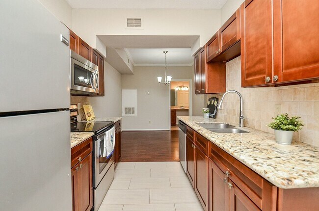 Building Photo - 2255 Braeswood Park Dr