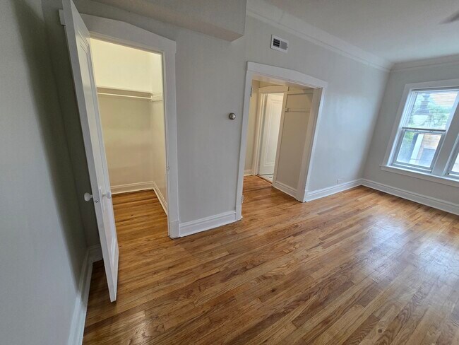 Building Photo - 4753 N Monticello Ave