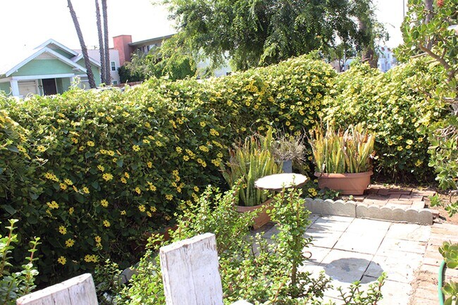 Building Photo - 622