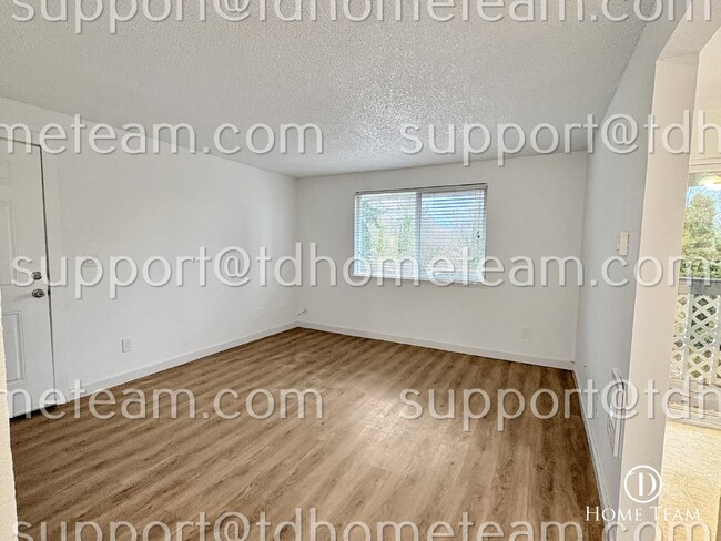 Building Photo - "Charming 2-Bed Gem in Tacoma - Cozy Living"