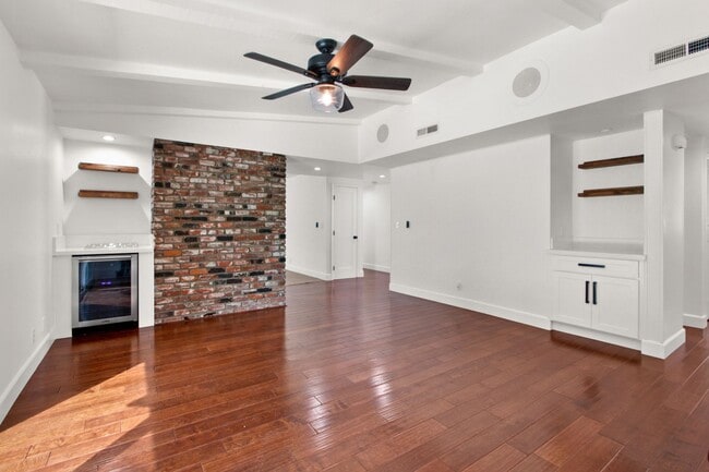 Building Photo - Beautiful Rehabbed Home In Mesa Verde with...