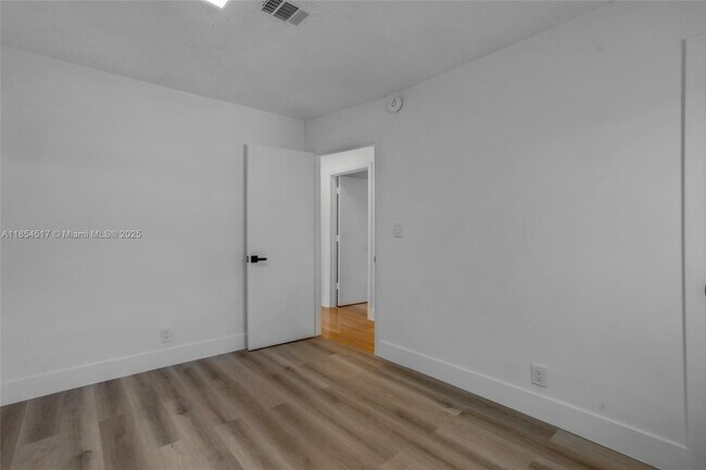 Building Photo - 2020 NW 33rd Ct