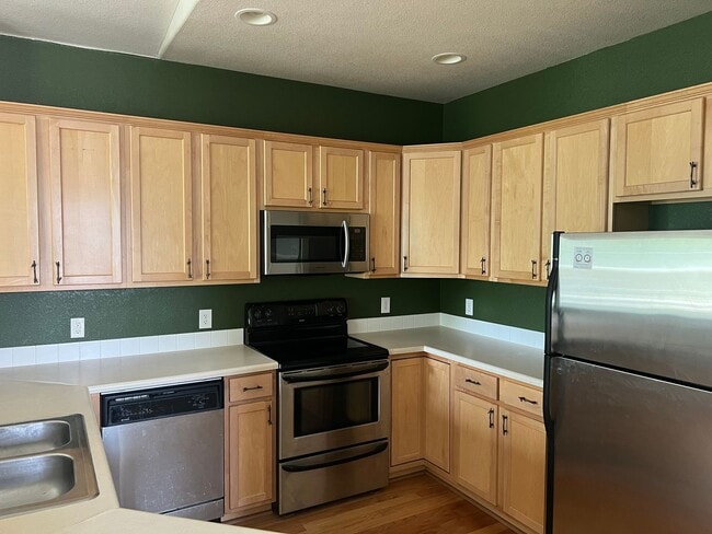 Building Photo - Fantastic 2 bedroom Condo Avail NOW