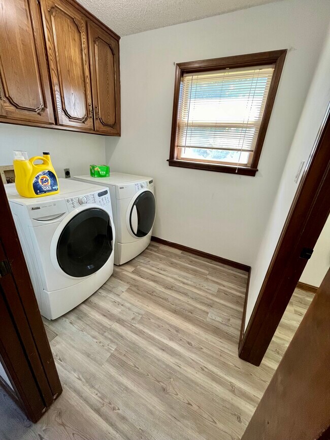 Building Photo - 14731 E 96th St N