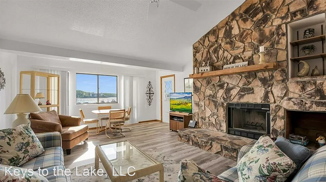 Building Photo - 3 br, 2 bath House - 821 Winn Rd #10L
