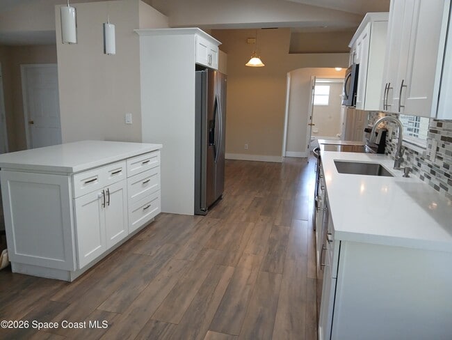 Building Photo - 214 Eldron Blvd NE