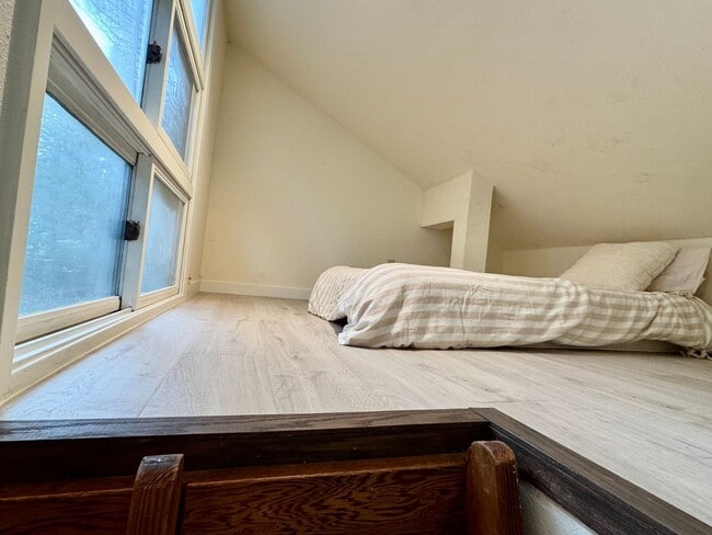 Building Photo - Mill Valley 1bd Serene Forest Cottage