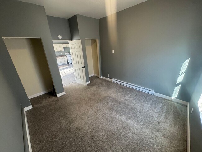 Building Photo - 825 Grant Pl