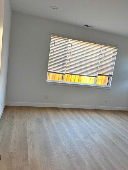 Building Photo - 3955 Haven Ave