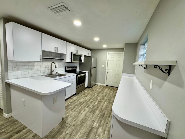 Building Photo - 1415 Diego St