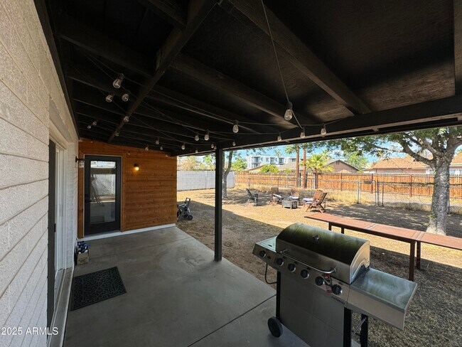 Building Photo - 2115 S Stanley Pl