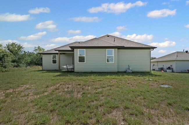 Building Photo - Grand in Granbury!