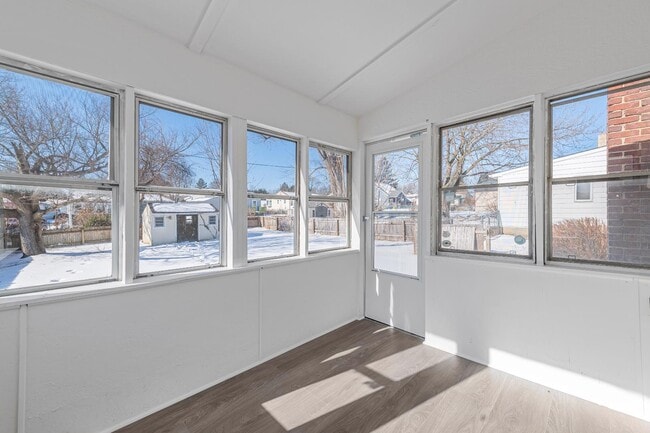 Building Photo - 4924 Greenwood St