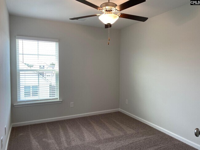 Building Photo - 220 Bluewing Dr