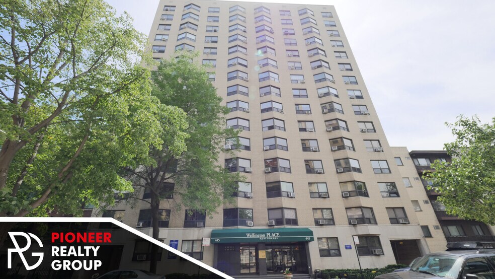 Building Photo - 433 W Wellington Ave