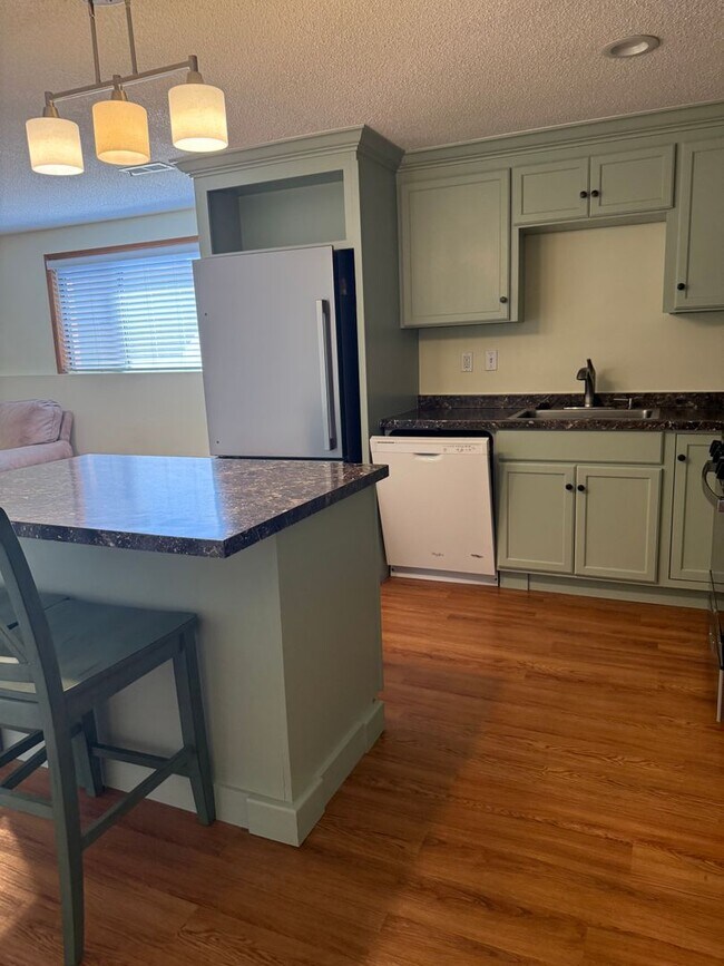 Building Photo - Charming ADU Apartment Connected to larger Home in Argay Terrace