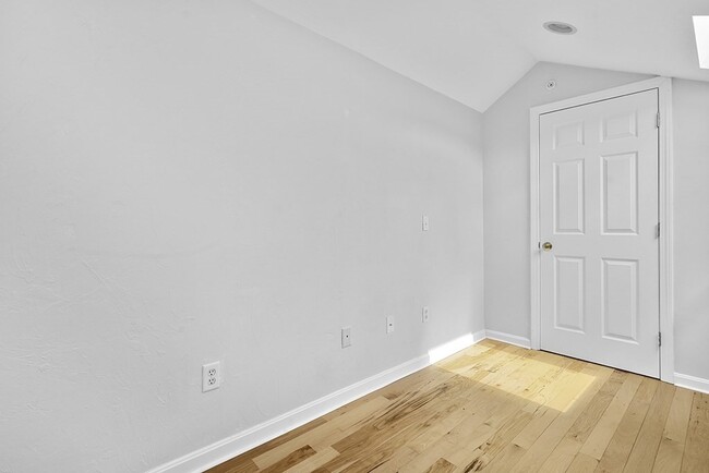 Building Photo - 1303 Old Bridge Ln