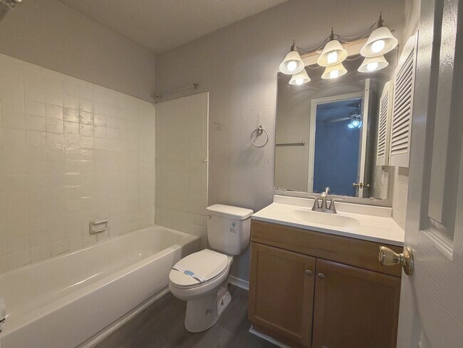 Building Photo - 5263 Charolais Dr