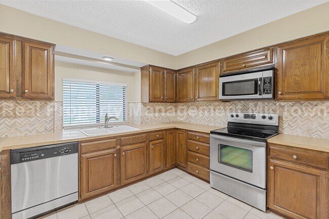 Building Photo - Charming 3-Bedroom Home Just Minutes from ...