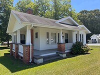 Building Photo - 3 Bed, 1 Bath Newly Renovated Home in Asheboro!