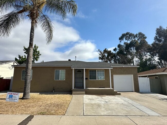 Building Photo - Large home in National City