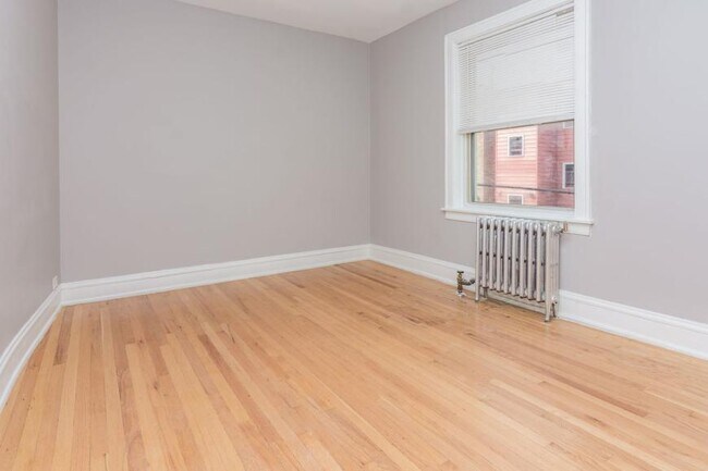 Building Photo - 3 bedroom in Chicago IL 60649