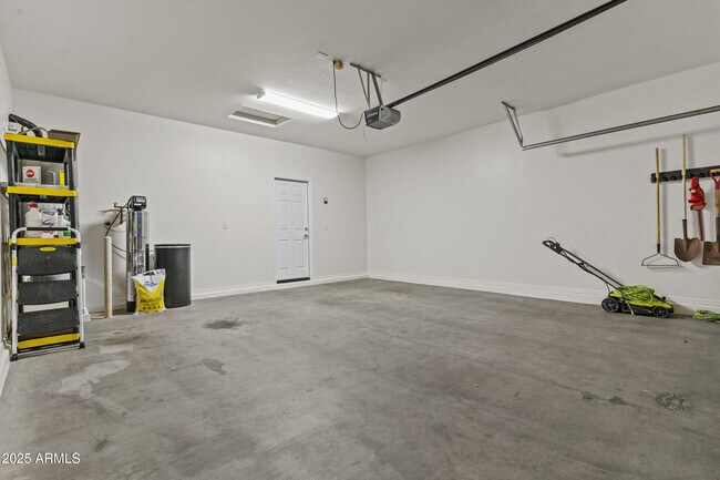 Building Photo - 8512 S 56th Ln