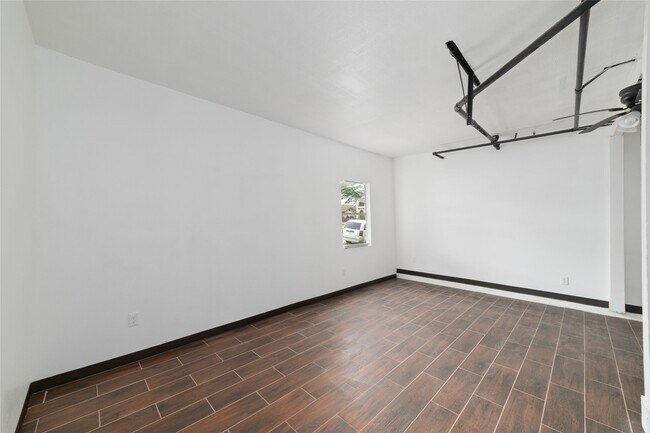 Building Photo - 3705 Mandell St