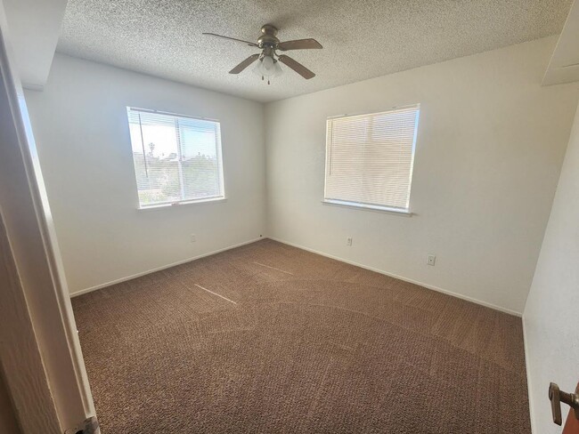 Building Photo - Two Bedroom Home 29 Palms!