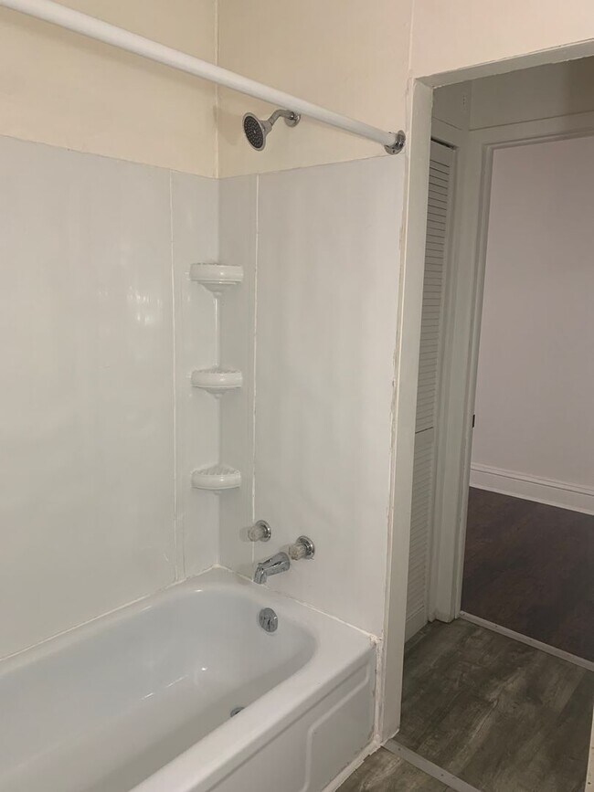Building Photo - 1st Floor 1 Bed/1Bath,Laundry - West York Borough