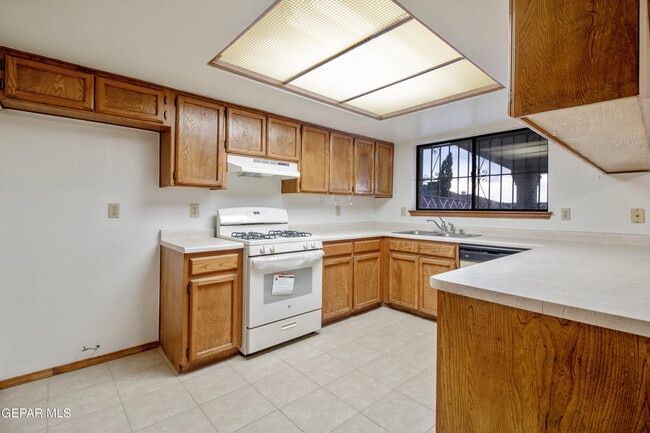 Building Photo - 11625 Cedar Crest Dr