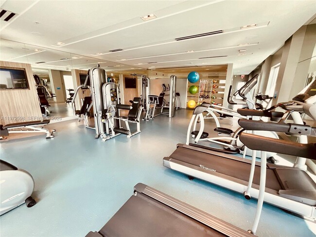 Building Photo - 1600 SW 1st Ave