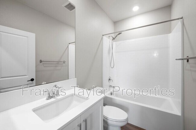 Building Photo - 10912 Jericho Way