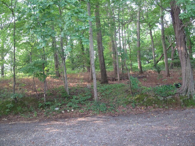 Building Photo - 402 Forest Beach Rd
