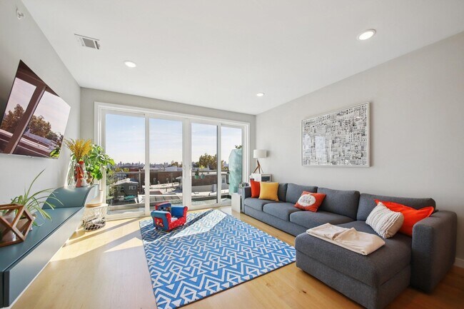 Building Photo - 306 New York Ave