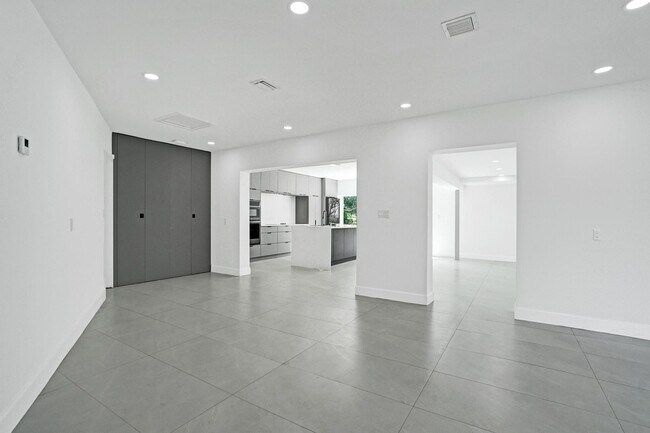 Building Photo - 6700 E Tropical Way