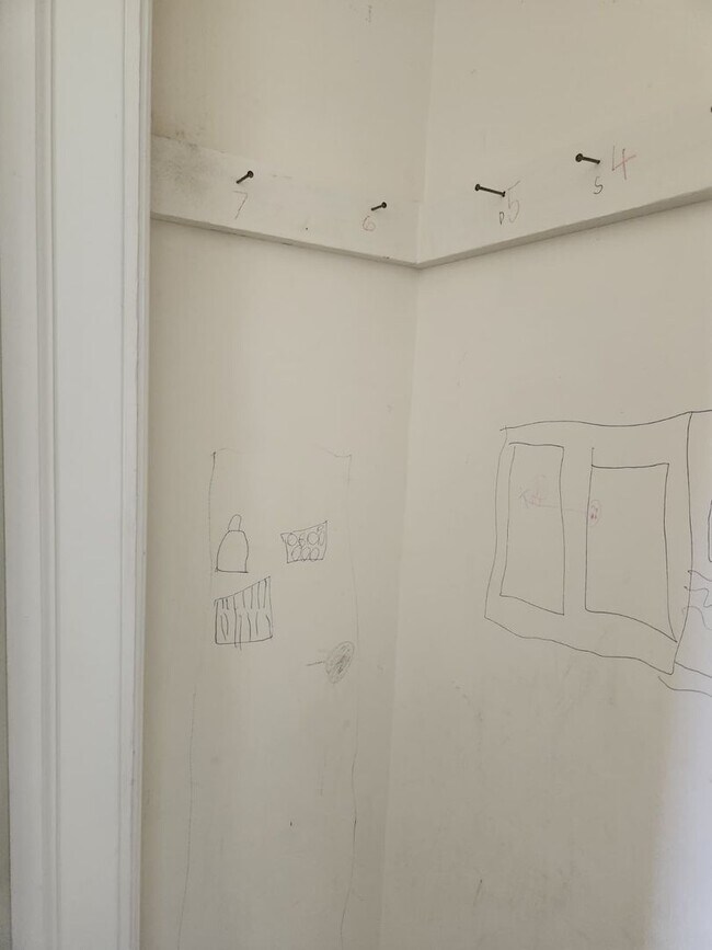 Building Photo - 413-415-415 N 6th Ave