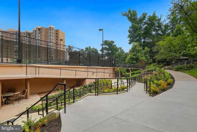 Building Photo - 5901 Mt Eagle Dr