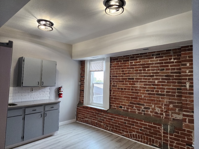 Building Photo - 109 N Kimball Ave