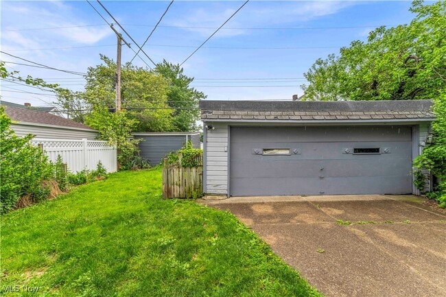 Building Photo - 2145 Waterbury Rd