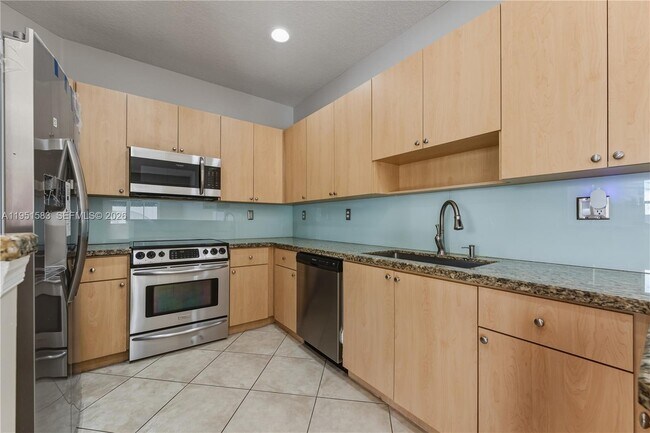 Building Photo - 2238 SW 125th Ave