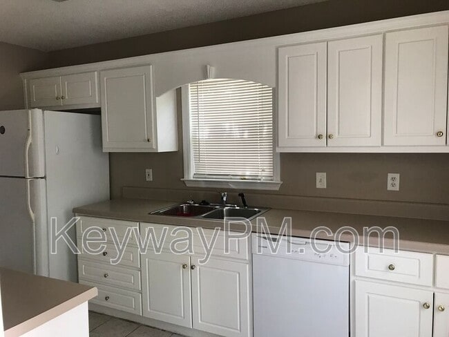 Building Photo - 2002 Caton Dr