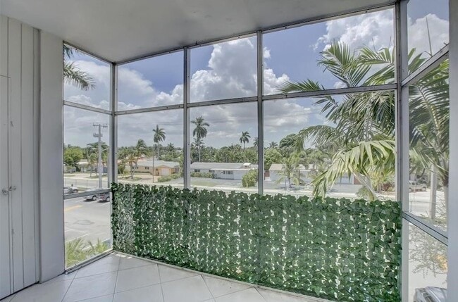 Building Photo - 3040 NE 16th Ave