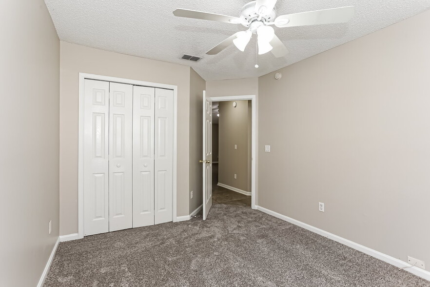 Building Photo - 8338 Lakemont Dr