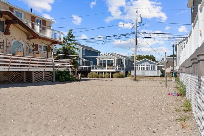 Building Photo - 16 Shoreline Dr