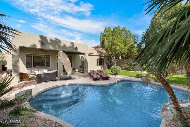 Building Photo - 10559 E Sheena Dr